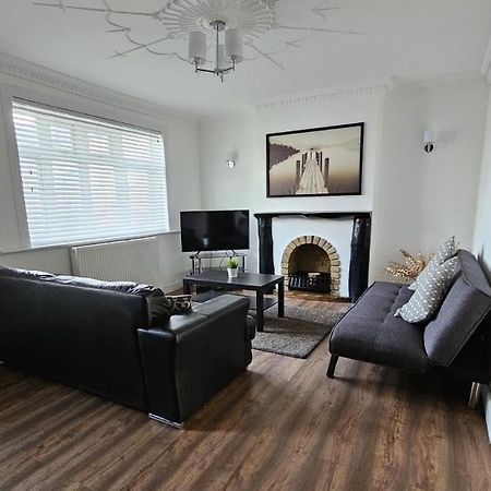 The Crescent, 3 Bed House With 2-3 Parking Spaces, Great For Contractors And Family Greenhithe Exterior foto